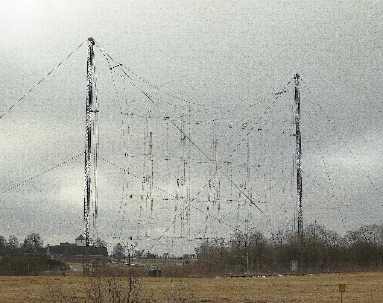 Real-world photo of a Off-Center-Fed Dipole (Windom) in use